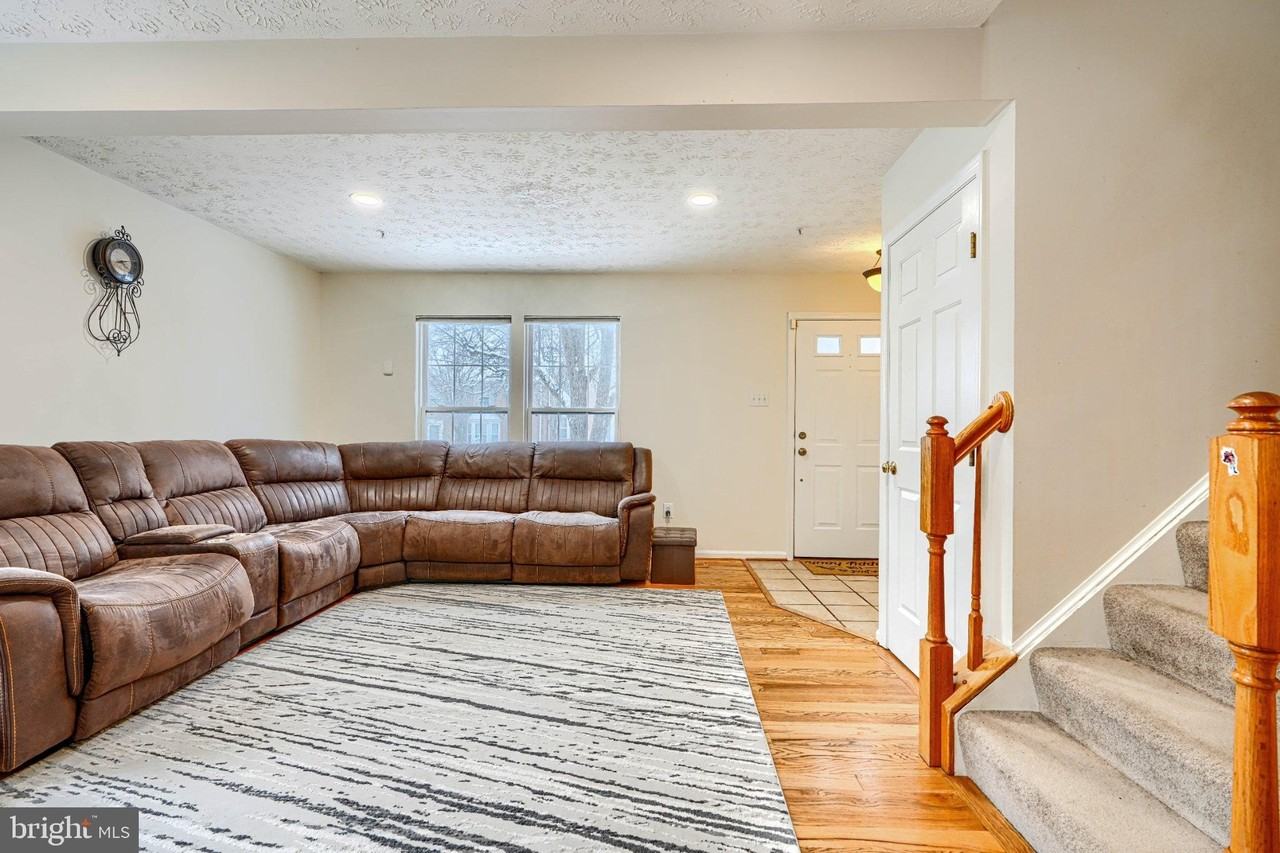 10 Bluestem Ct - Photo 7 of 45