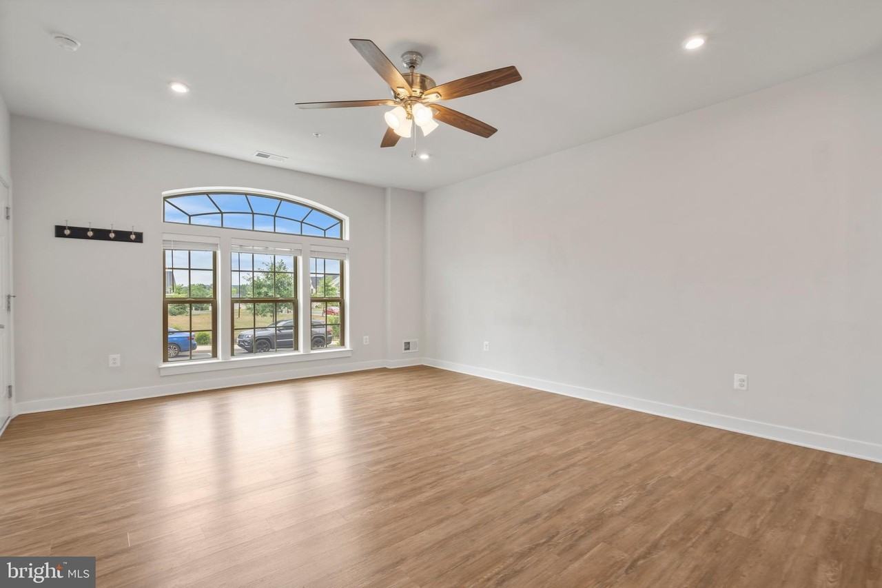 5908 Etterbeek St - Photo 5 of 30