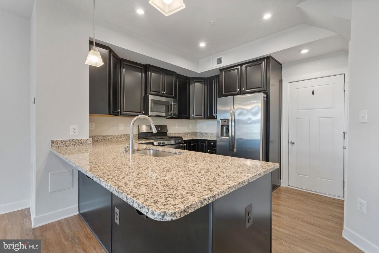 5908 Etterbeek St - Photo 6 of 30