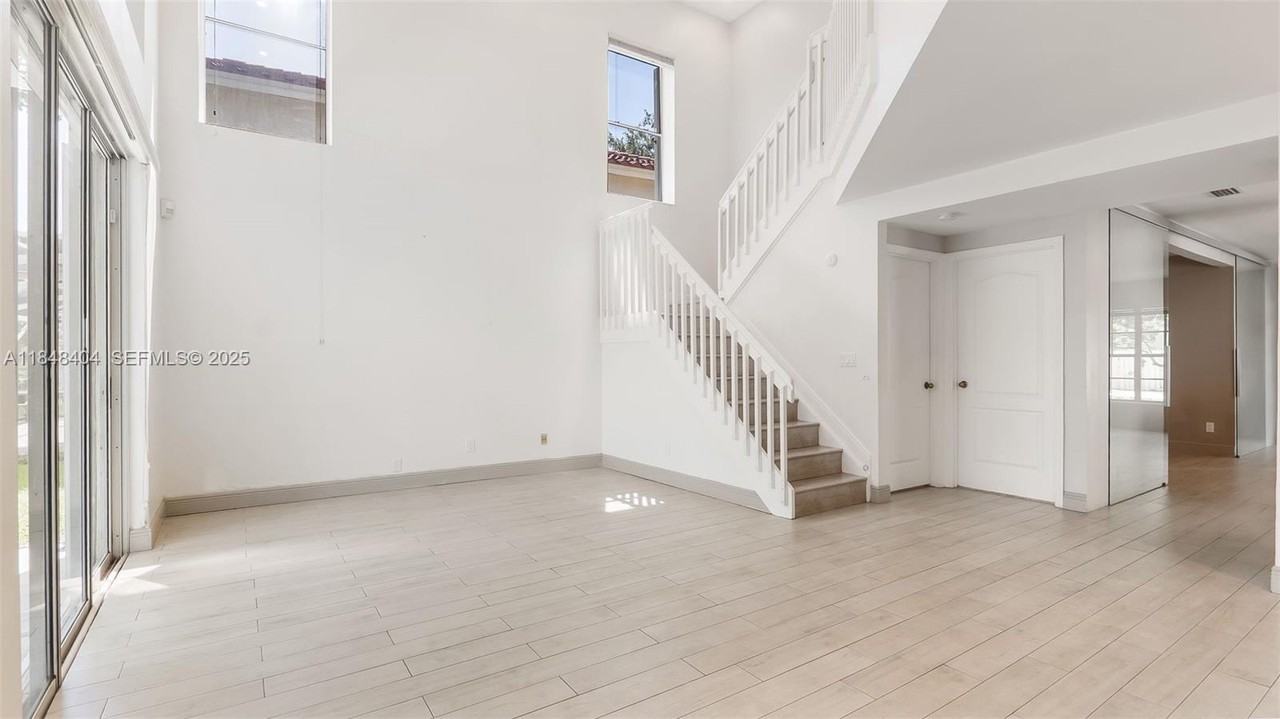 909 Garnet Circle - Photo 4 of 28