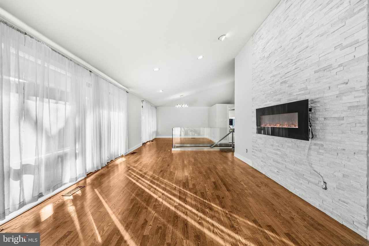 9416 Holbrook Ln - Photo 3 of 50