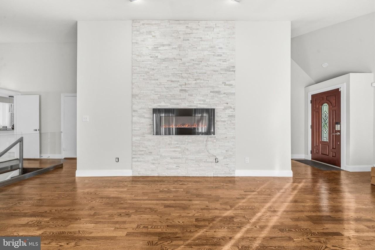 9416 Holbrook Ln - Photo 4 of 50