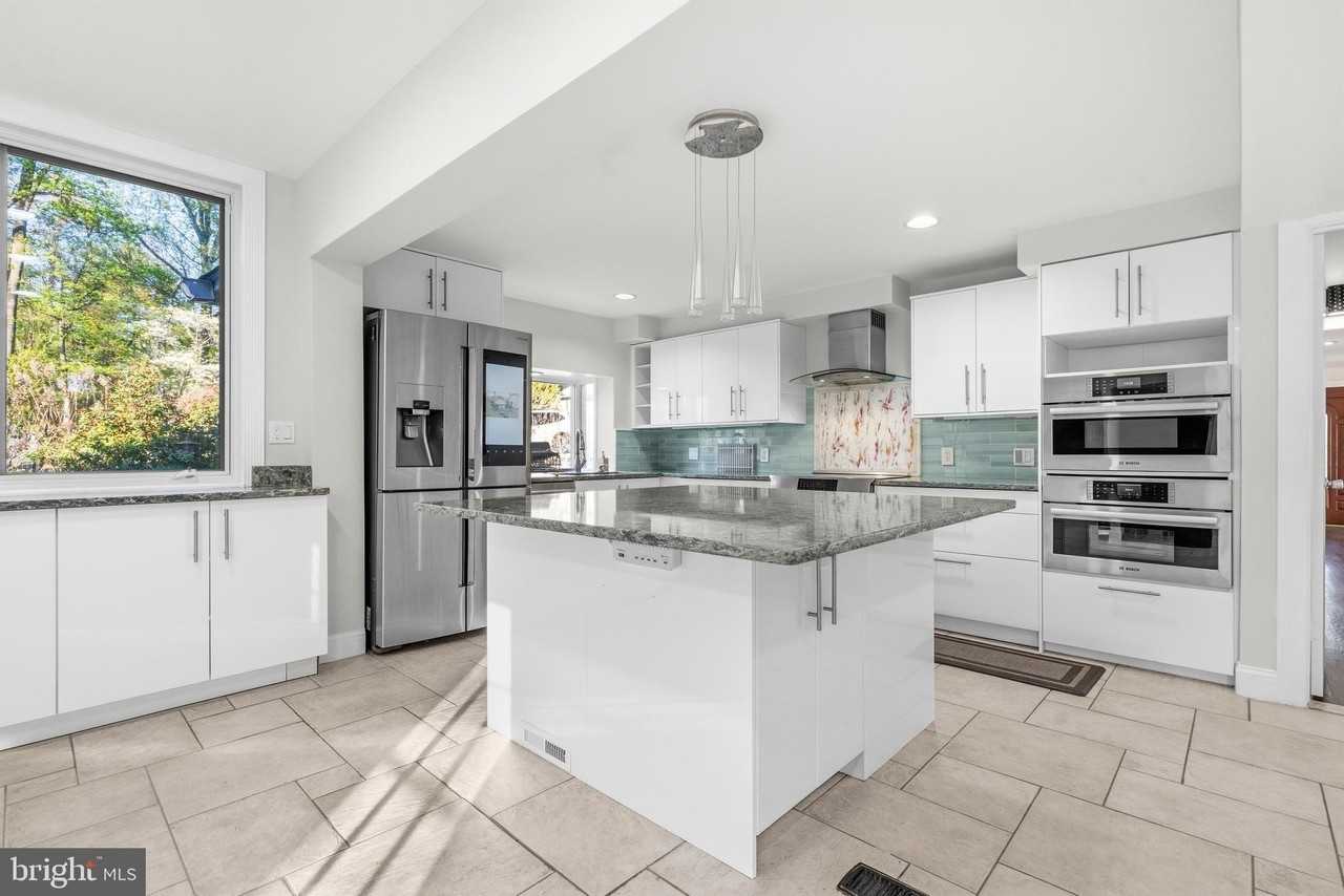 9416 Holbrook Ln - Photo 6 of 50