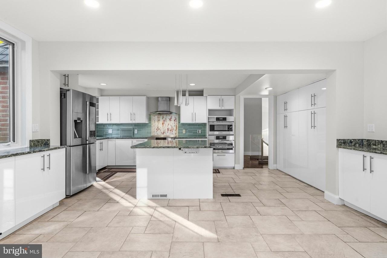 9416 Holbrook Ln - Photo 7 of 50