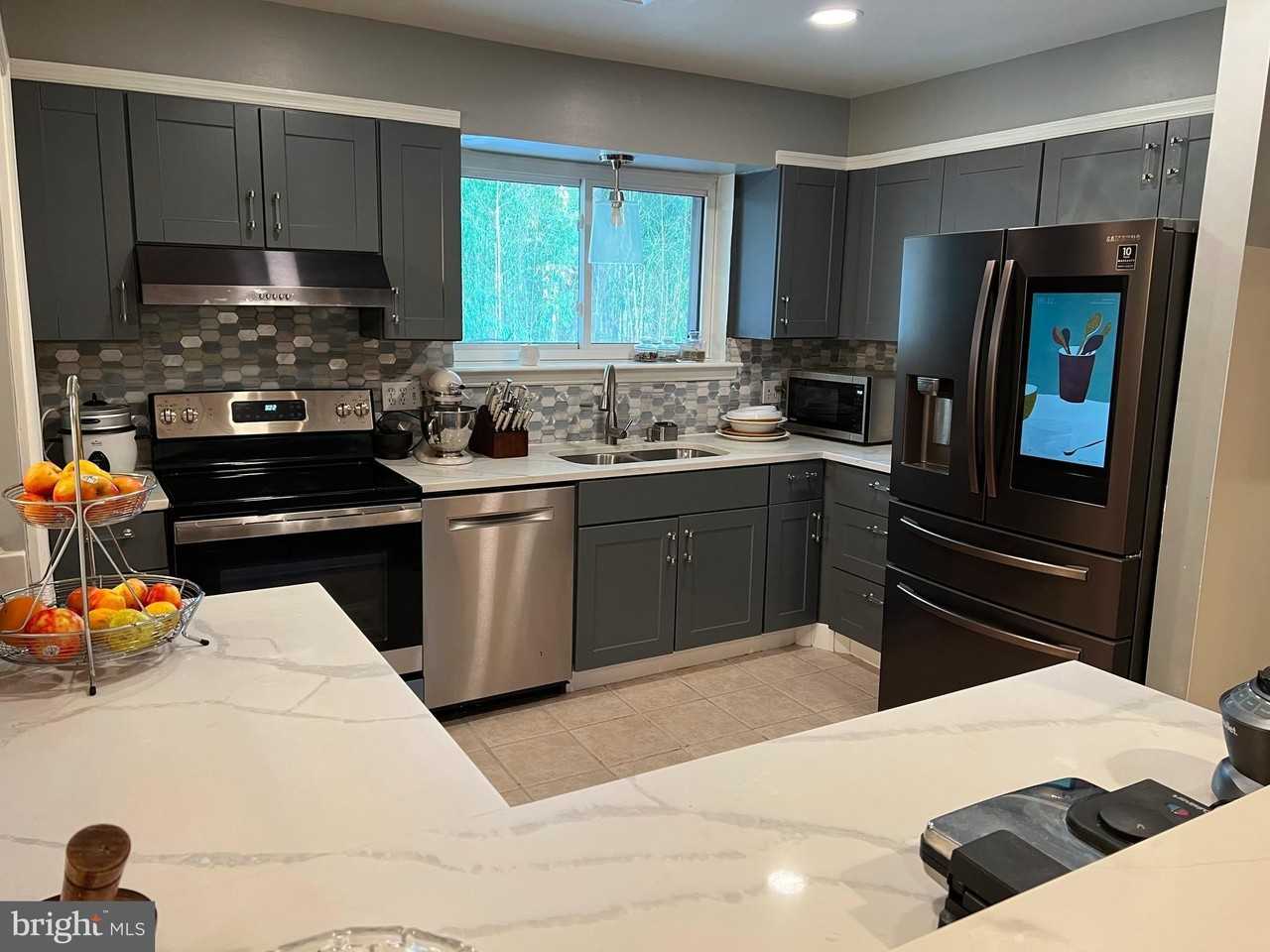 6305 Tone Dr - Photo 3 of 26