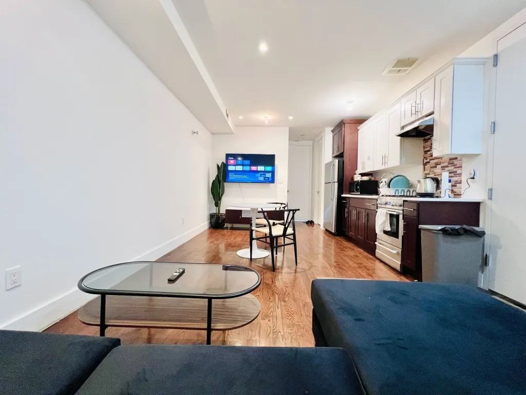 Private Bedroom in 4 Bedroom/2 Bathroom Home - Photo 2 of 8