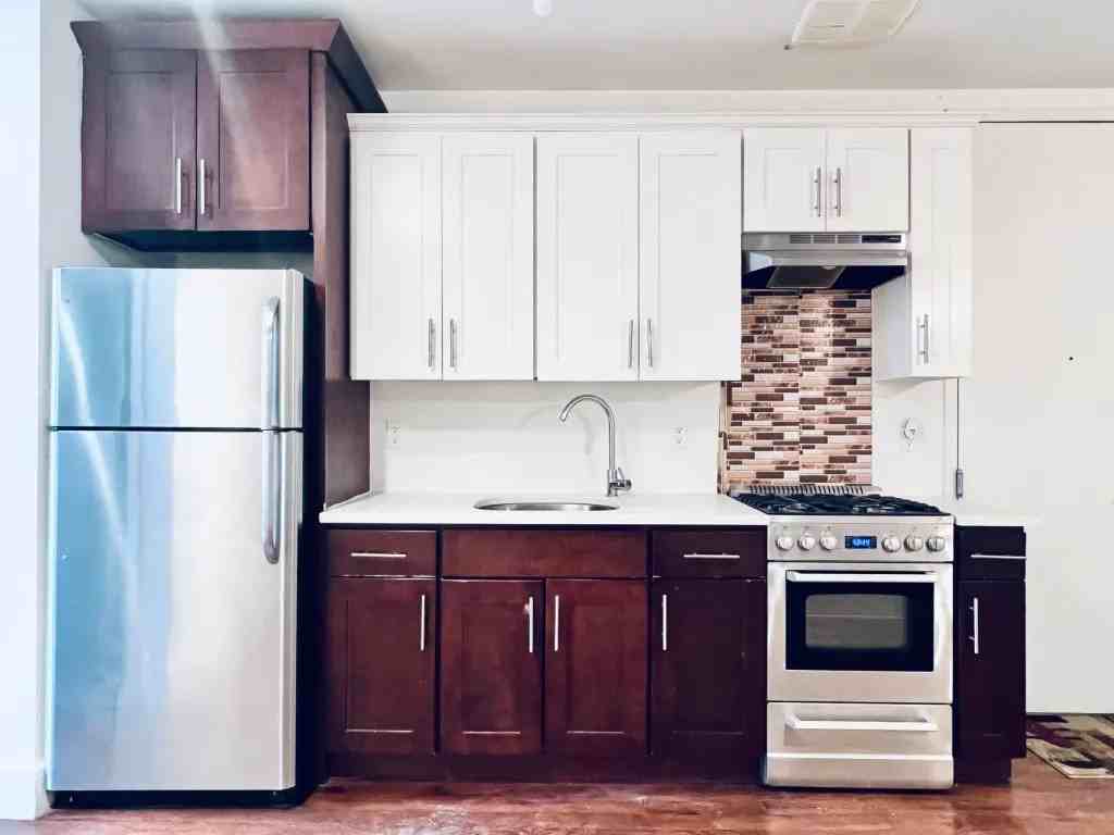 Private Bedroom in 4 Bedroom/2 Bathroom Home - Photo 3 of 8