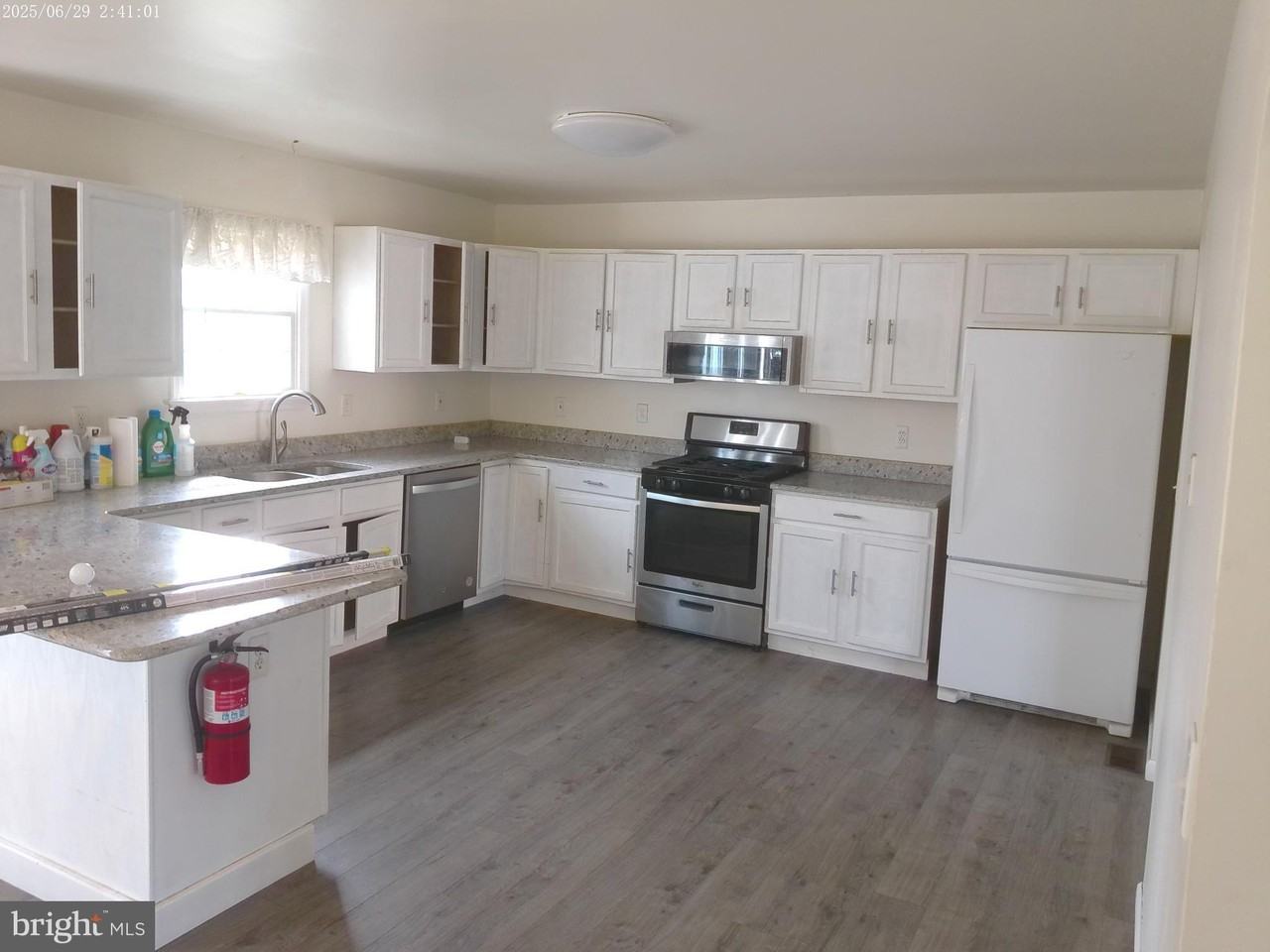 227 Bayberry St - Photo 2 of 10