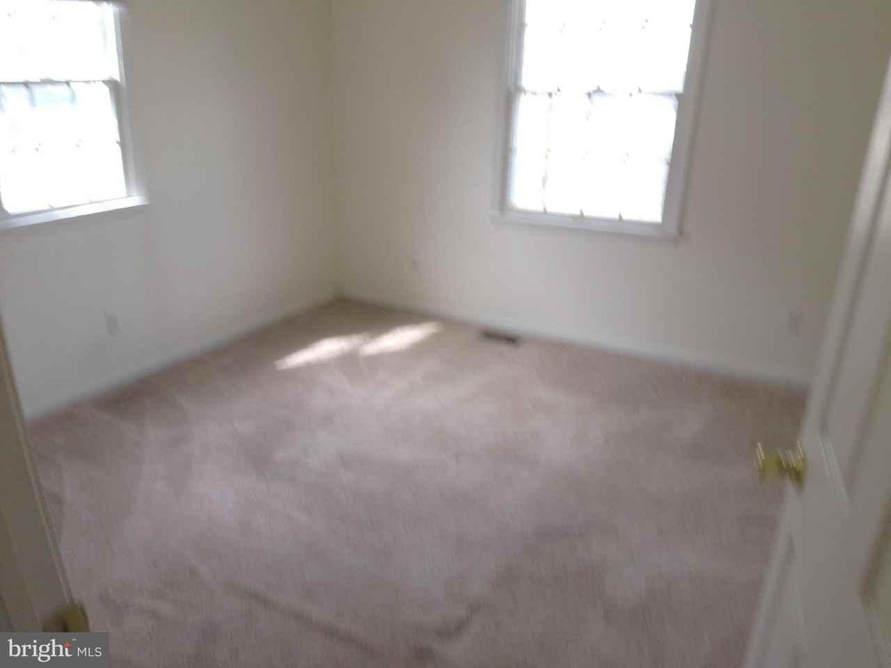 227 Bayberry St - Photo 6 of 10