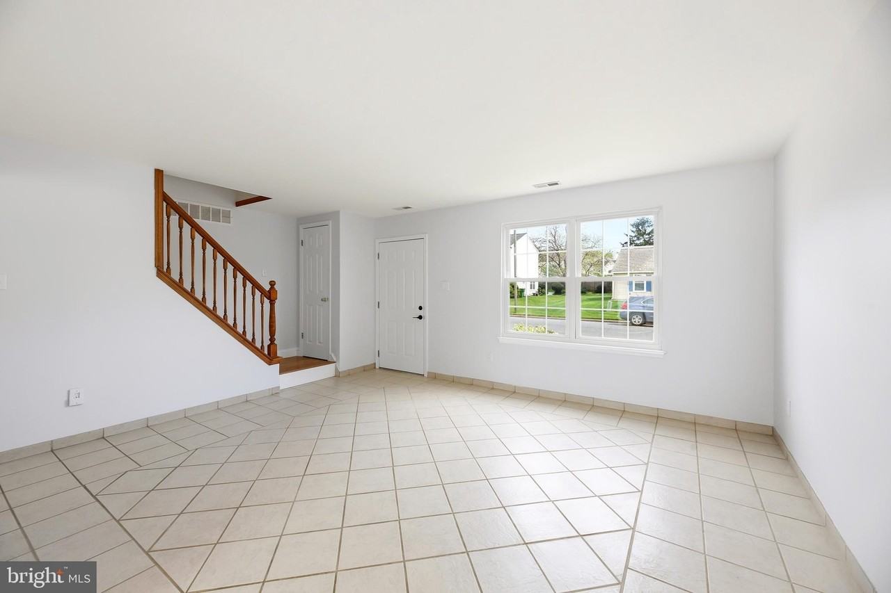 315 Catalano Ln - Photo 3 of 20