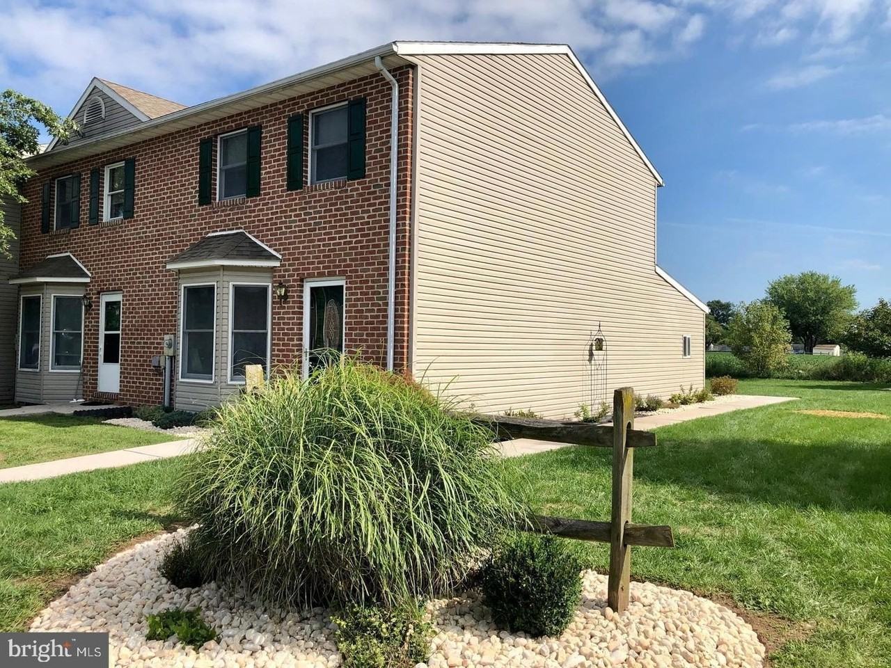 16 Colonial Dr - Photo 3 of 18