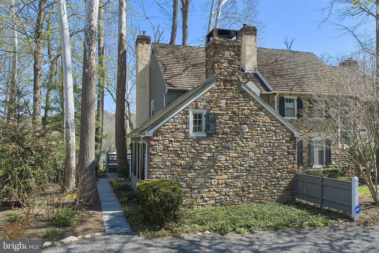 2976 River Rd - Photo 2 of 37