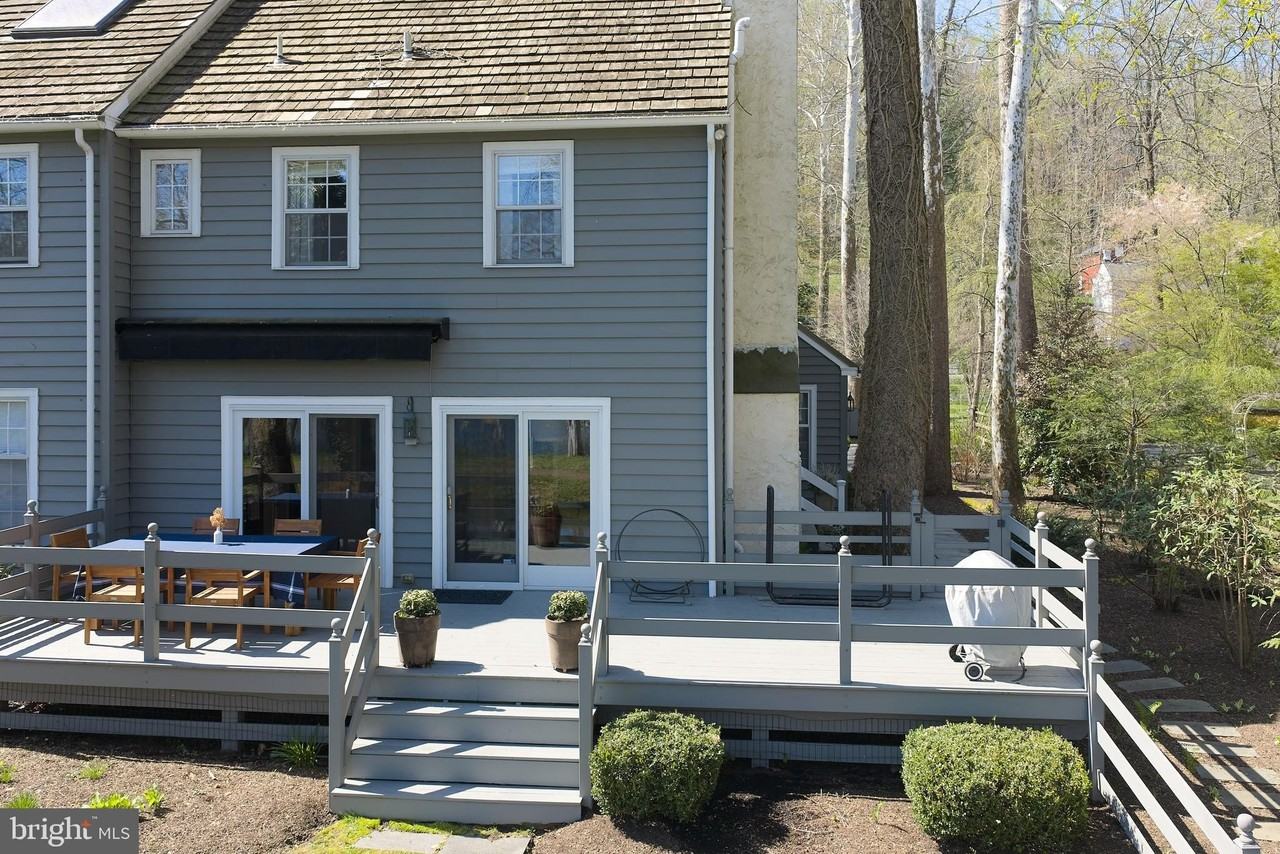 2976 River Rd - Photo 3 of 37