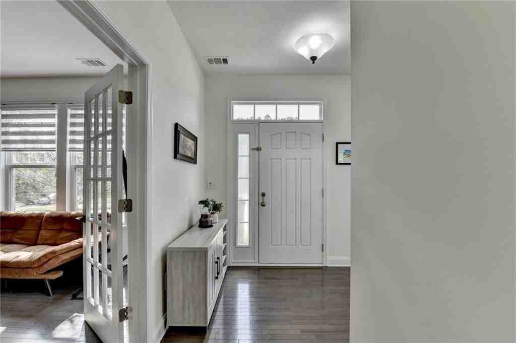 1640 Primrose Park Rd - Photo 3 of 32