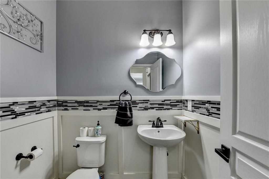 1640 Primrose Park Rd - Photo 6 of 32