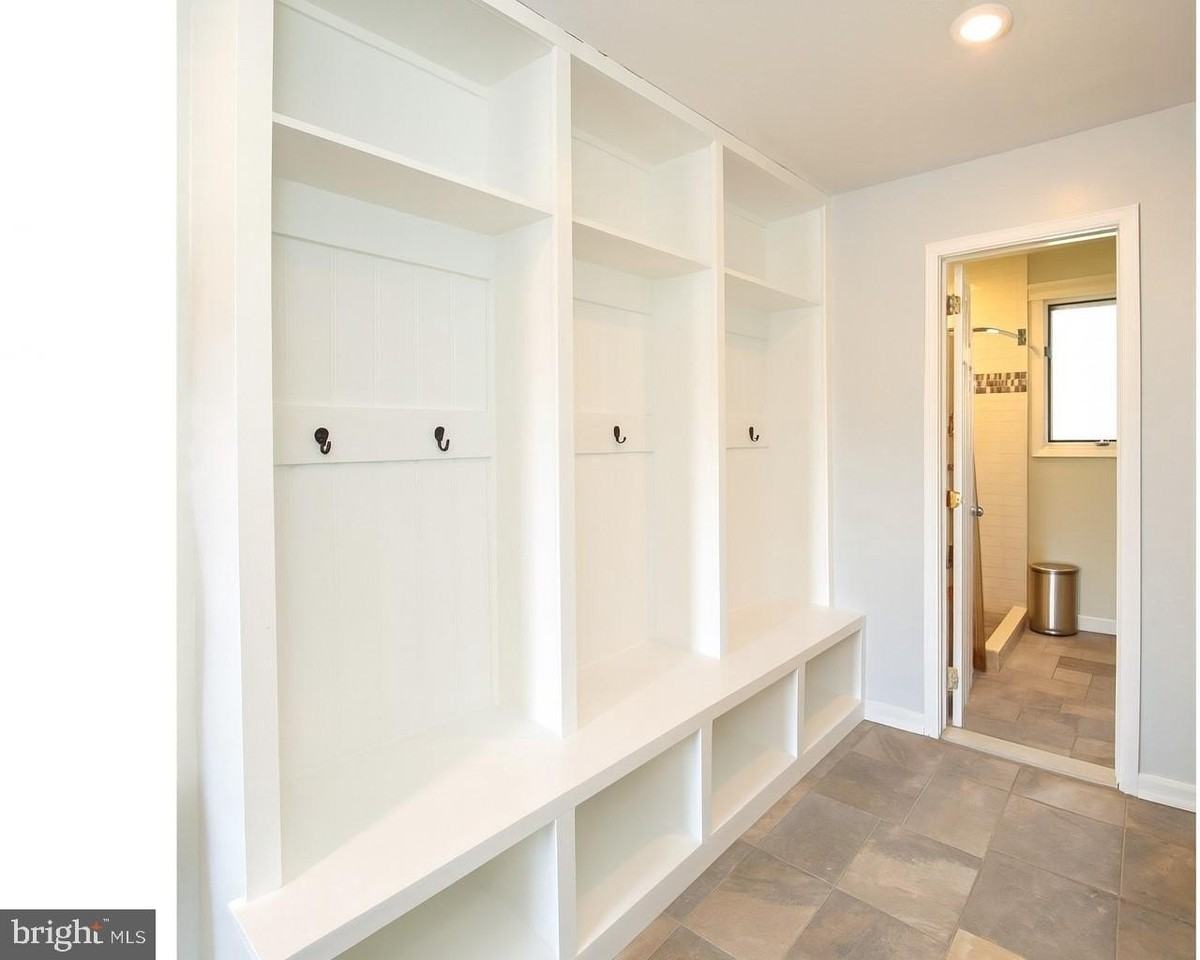 1120 Cymry Dr - Photo 5 of 25