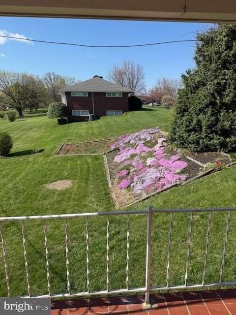 705 Fairview Ave - Photo 6 of 37