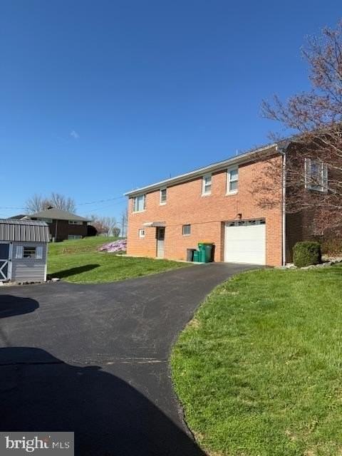 705 Fairview Ave - Photo 7 of 37