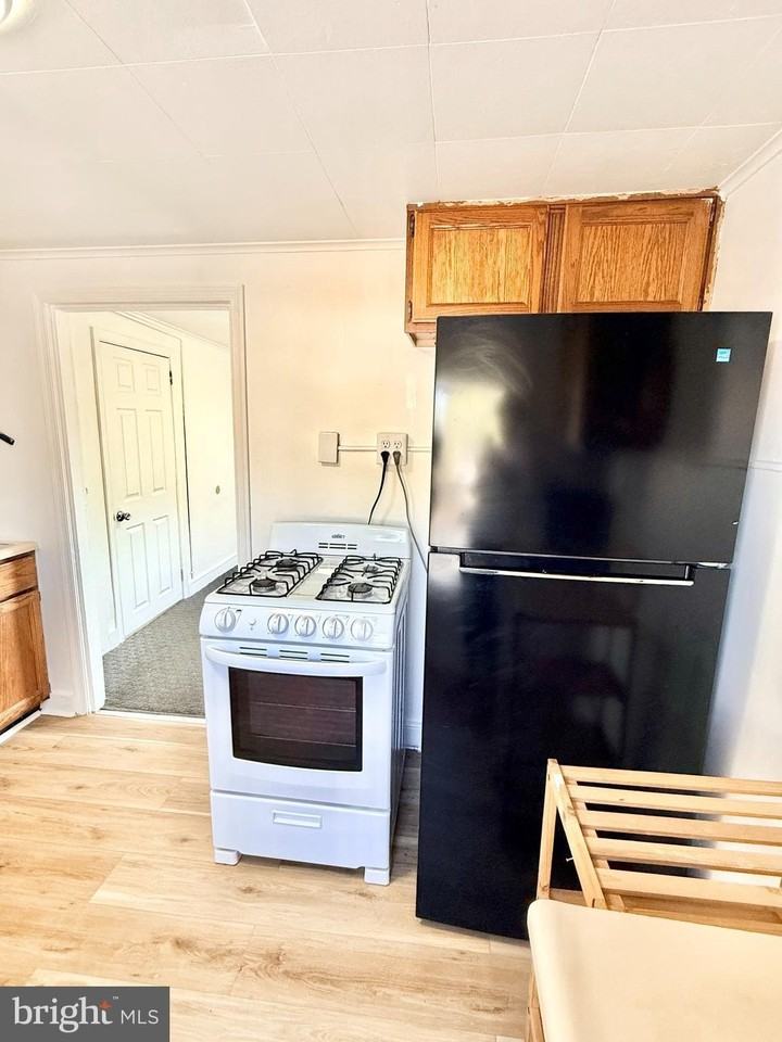 255 Beech St - Photo 3 of 8