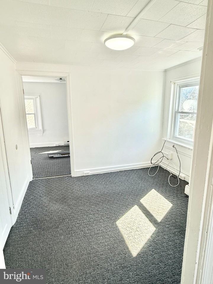 255 Beech St - Photo 6 of 8