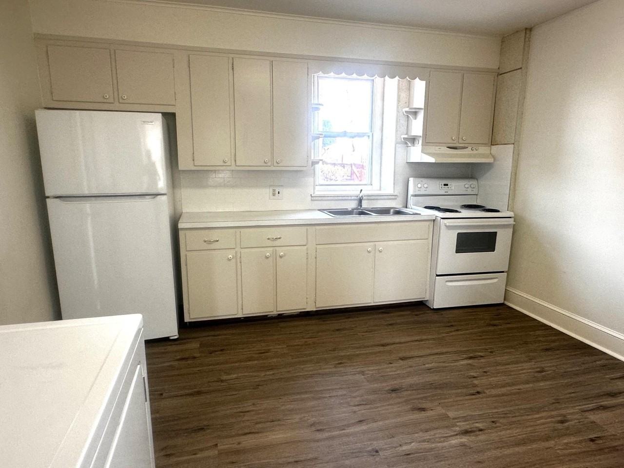 381 W Ridge Pike - Photo 2 of 10