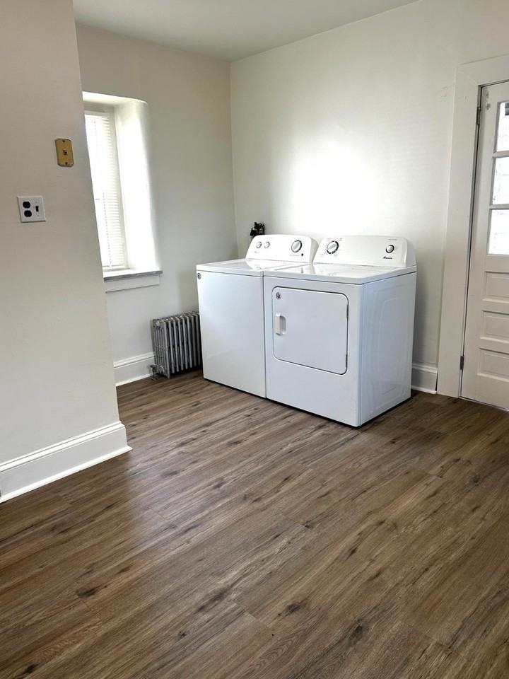 381 W Ridge Pike - Photo 3 of 10