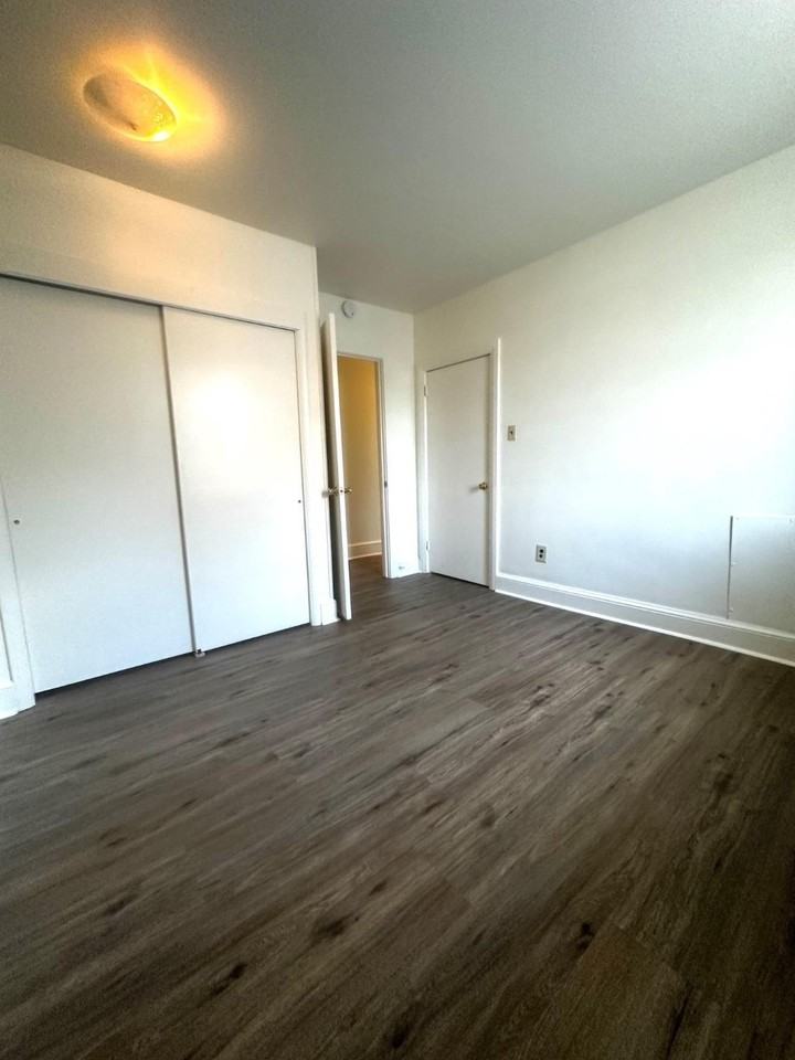 381 W Ridge Pike - Photo 7 of 10