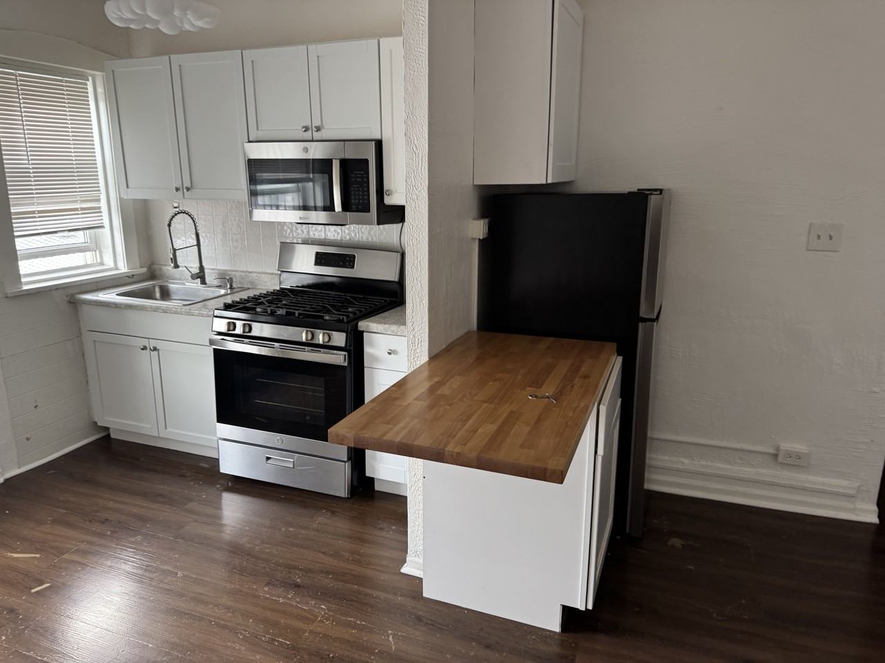 5000 N Kenmore Ave #206 - Photo 4 of 12