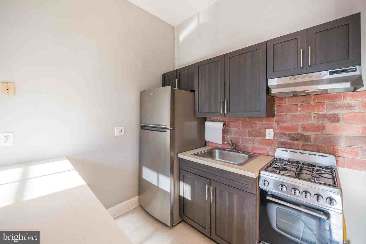 2123 Spring Garden St #1F - Photo 6 of 11