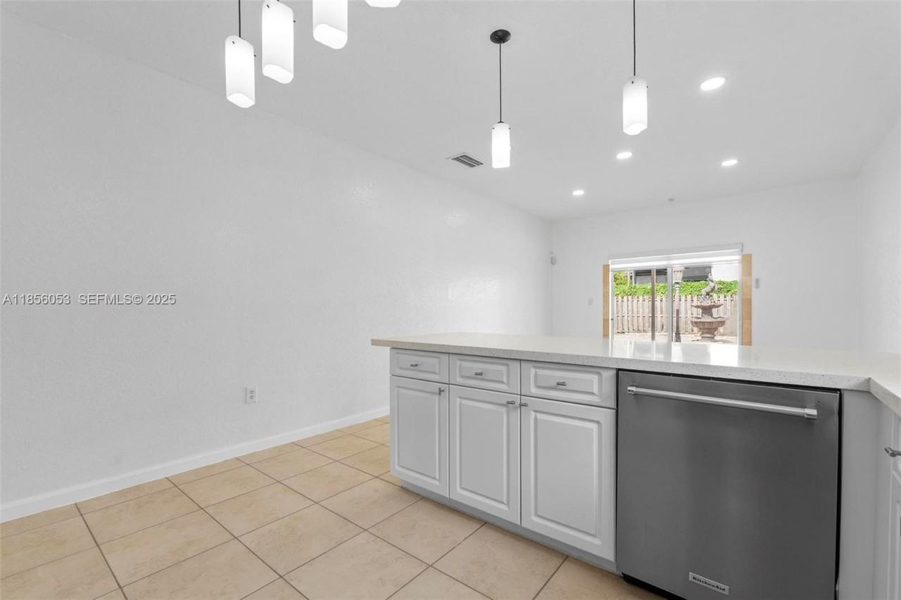 18348 Southwest 139th Place - Photo 3 of 38