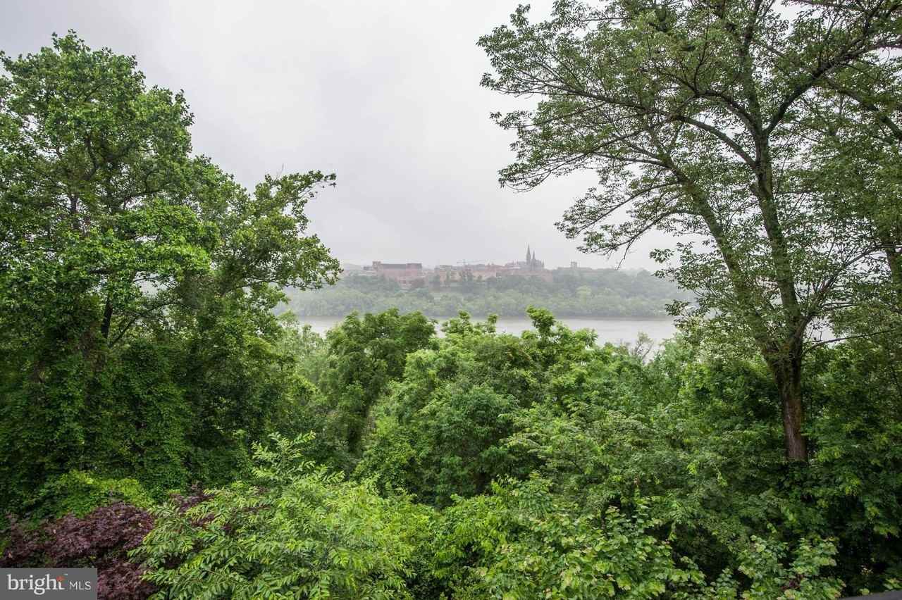 2217 N Oak Ct - Photo 2 of 30