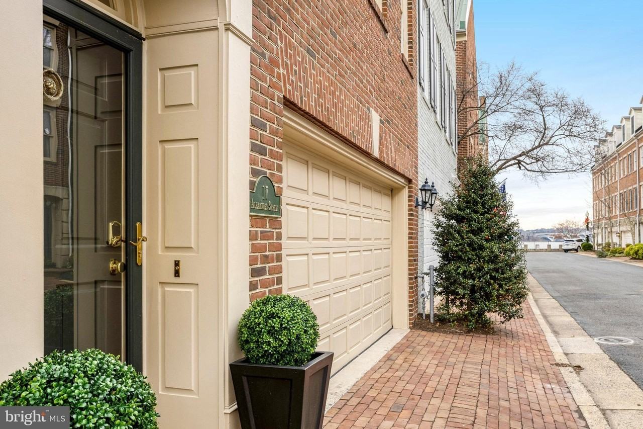 17 Alexander St - Photo 3 of 30