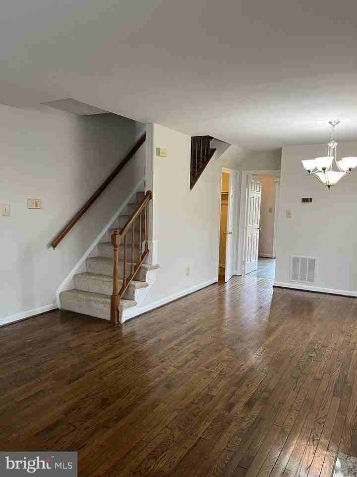 1533 Oronoco St - Photo 4 of 28