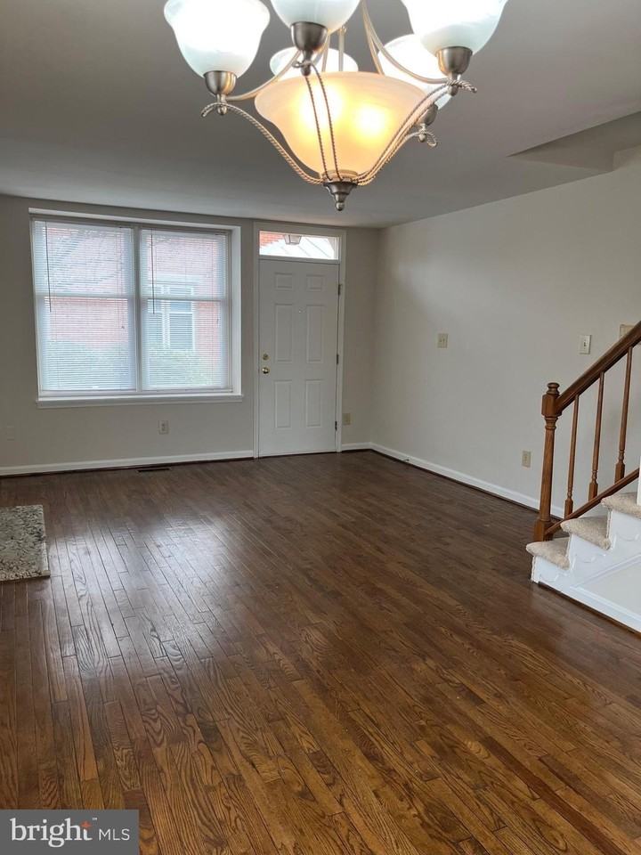 1533 Oronoco St - Photo 5 of 28