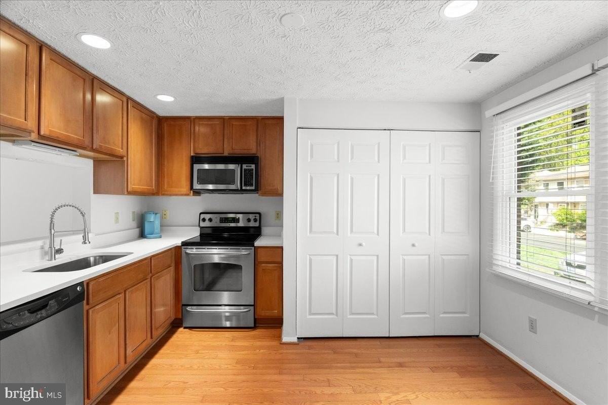 8315 Bark Tree Ct - Photo 4 of 32