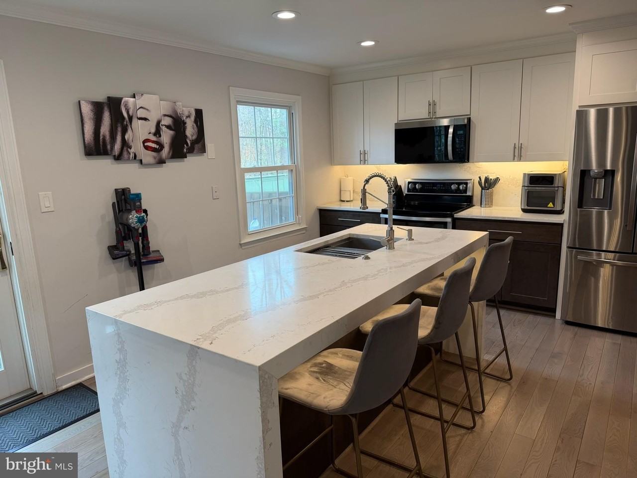 9666 Masterworks Dr - Photo 5 of 50