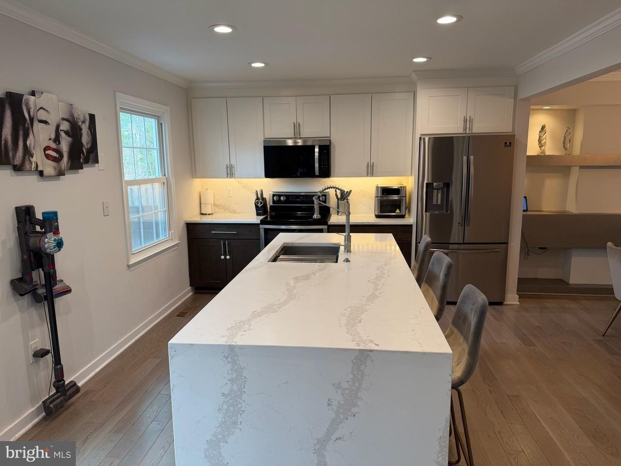 9666 Masterworks Dr - Photo 6 of 50