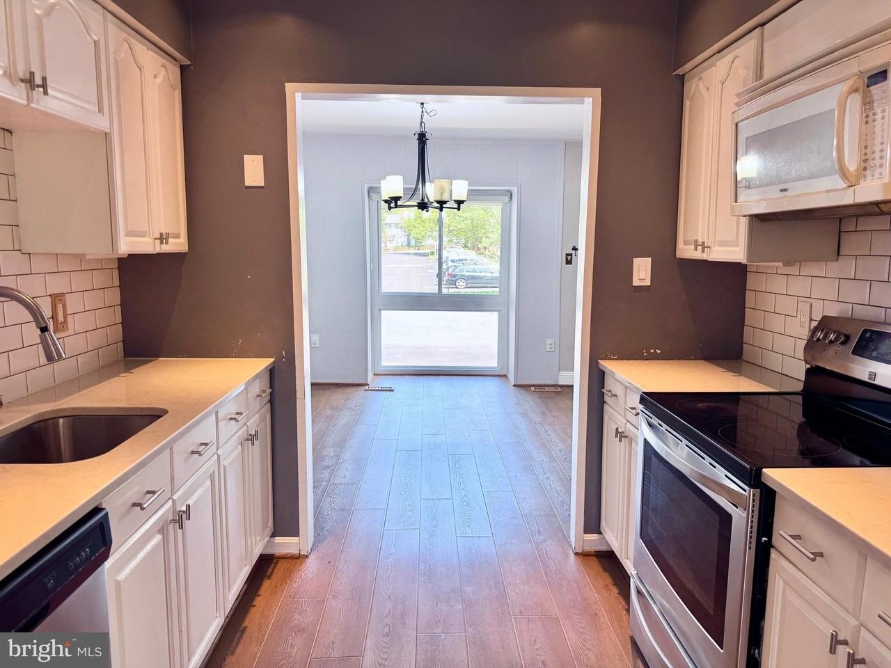 3034 Sugar Ln - Photo 3 of 31