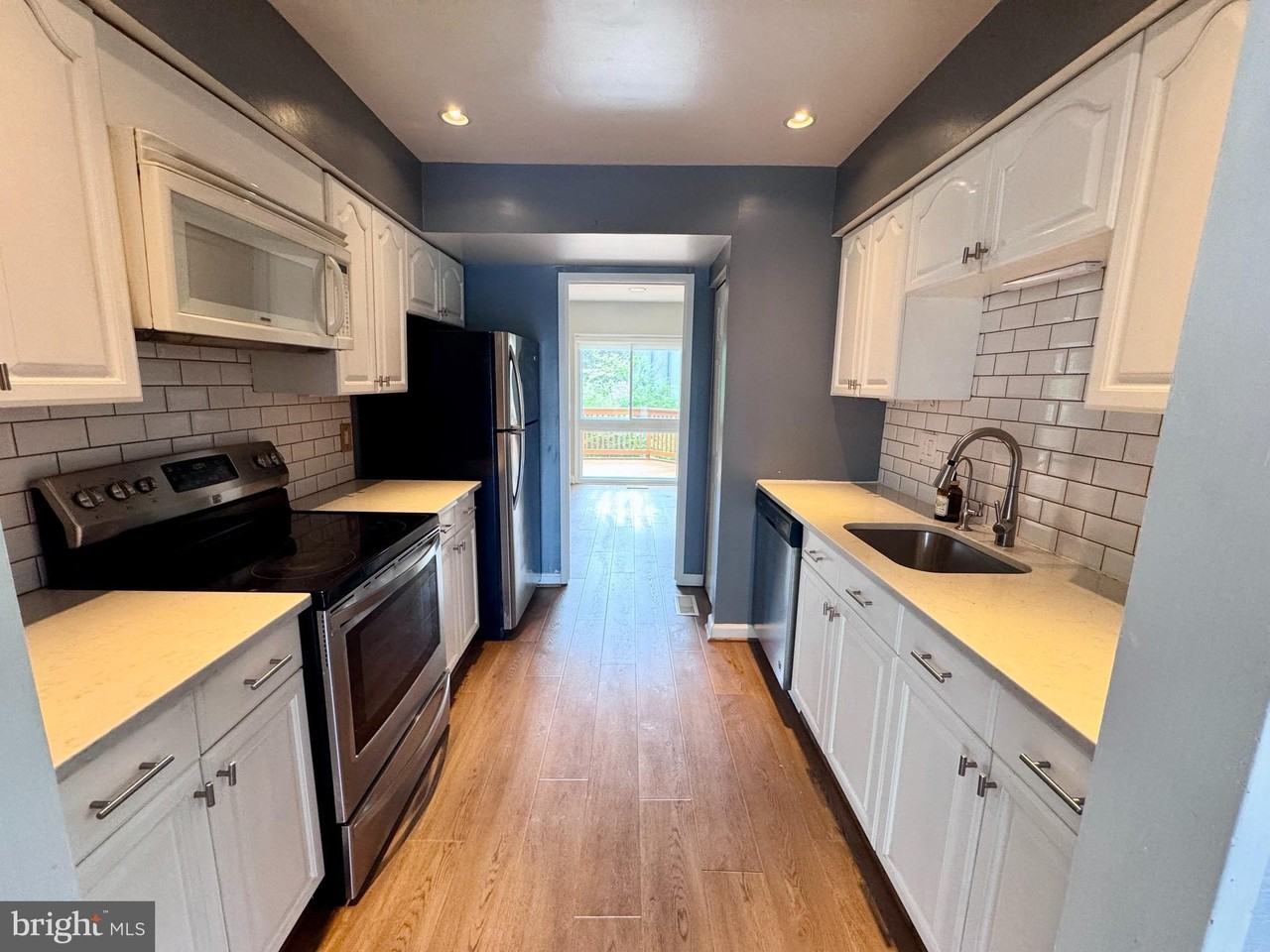 3034 Sugar Ln - Photo 4 of 31