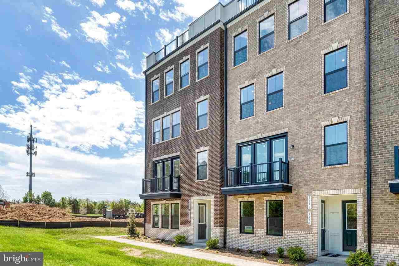 20882 Murry Falls Ter - Photo 2 of 37