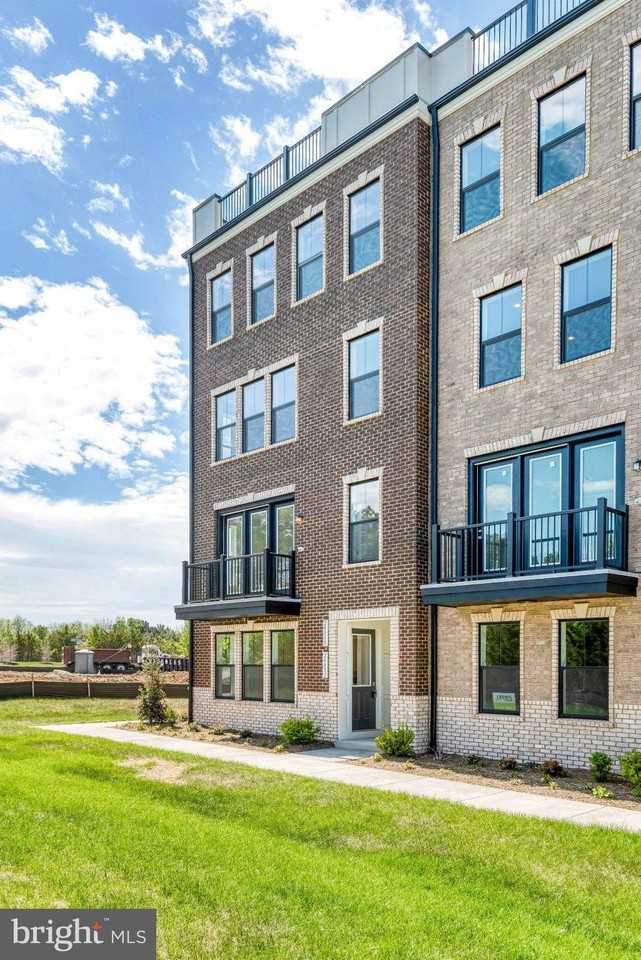 20882 Murry Falls Ter - Photo 3 of 37