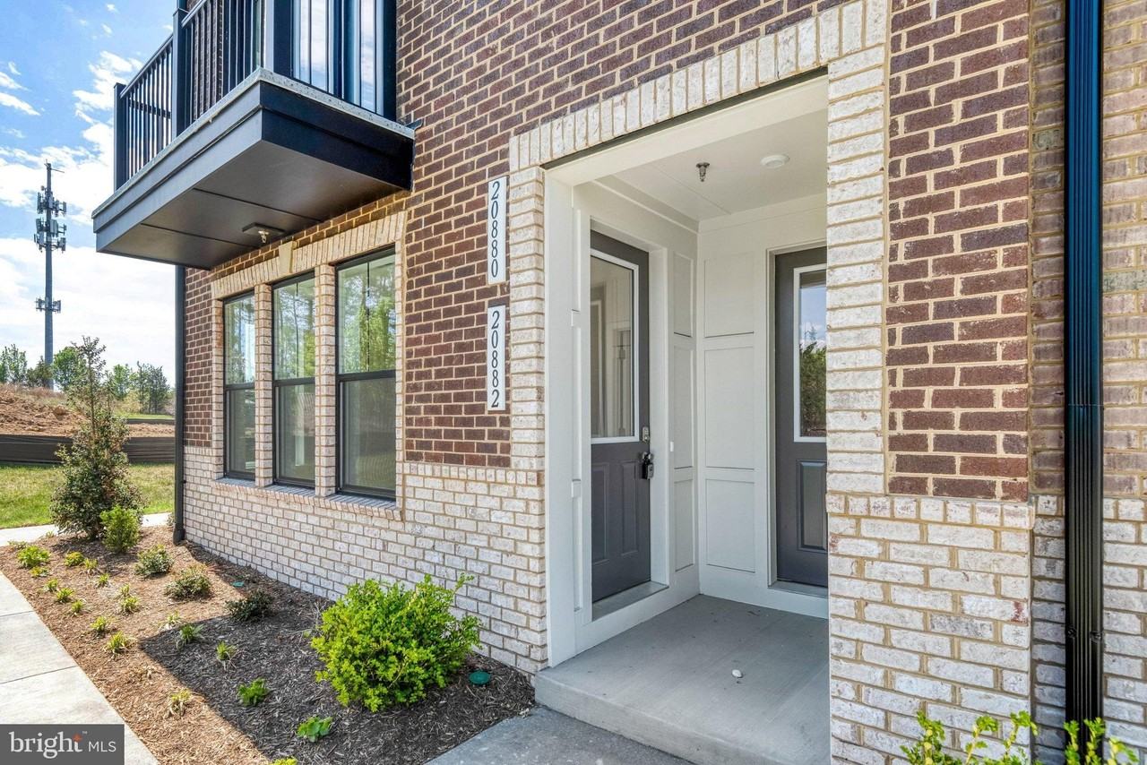 20882 Murry Falls Ter - Photo 4 of 37