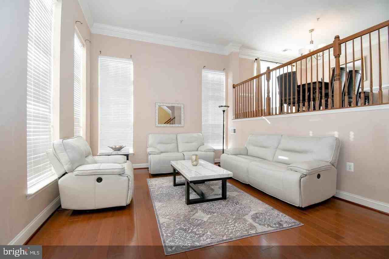 15260 Rosemont Manor Dr - Photo 4 of 23