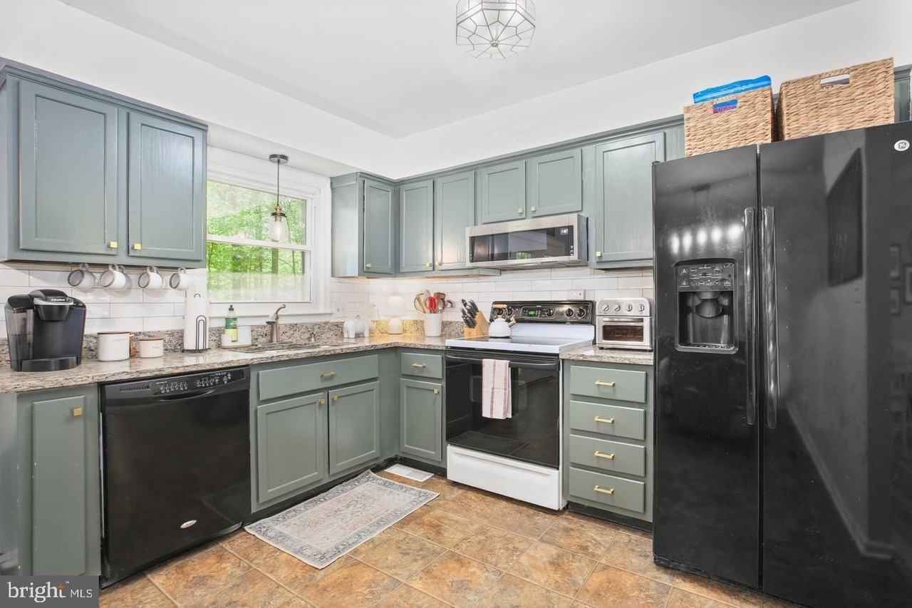 704 Candle Ridge Ct - Photo 7 of 18