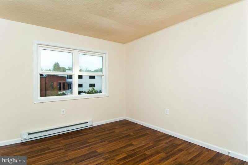 1700 Roberts St #7 - Photo 7 of 11