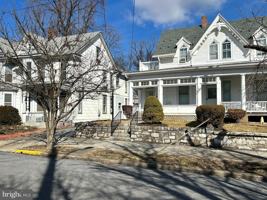 featured image of 506 W Burke St