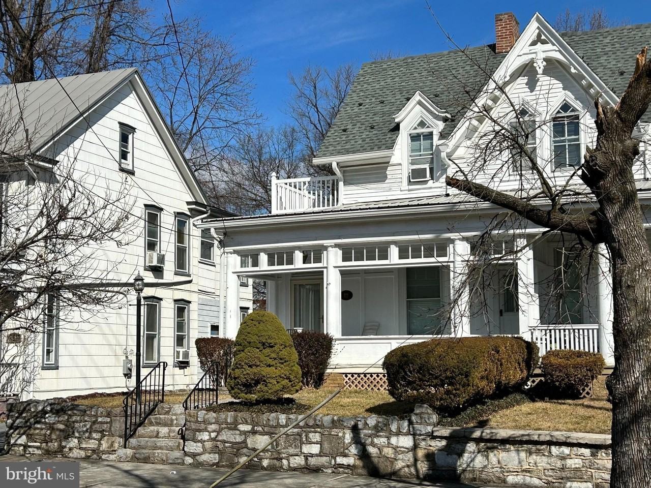 506 W Burke St - Photo 2 of 25