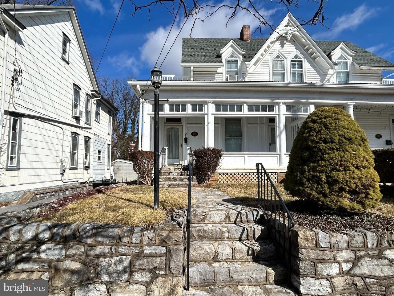 506 W Burke St - Photo 3 of 25