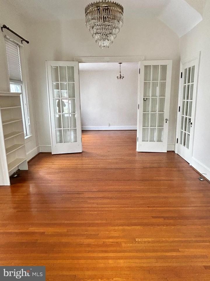 506 W Burke St - Photo 4 of 25