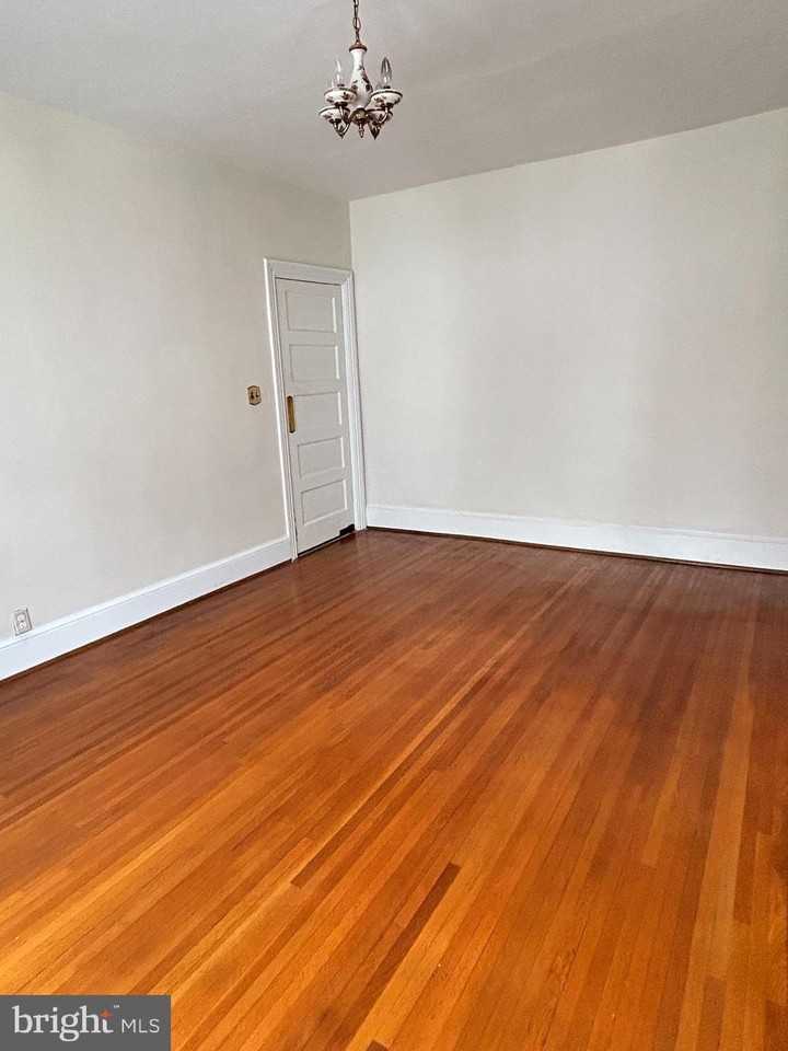 506 W Burke St - Photo 6 of 25